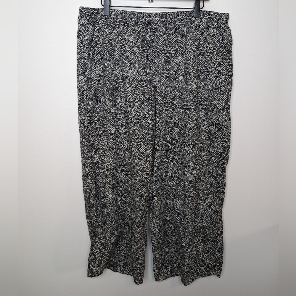 Eileen Fisher Black and White Cropped Pants